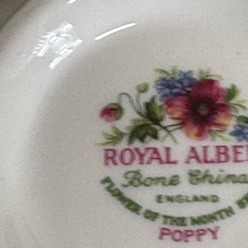 Royal Albert Bone China Flower of the Month August Poppy Teacup & Saucer - Picture 14 of 14